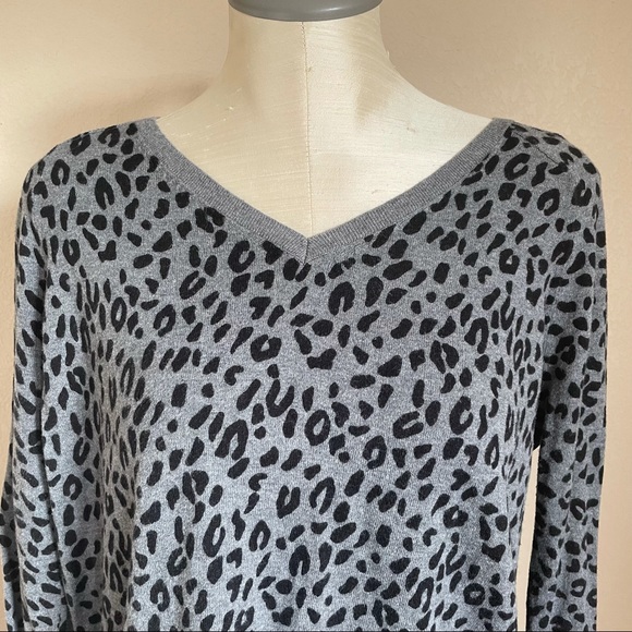 Ann Taylor Loft Grey Leopard Print Long Sleeve Top Size Small - Picture 4 of 13